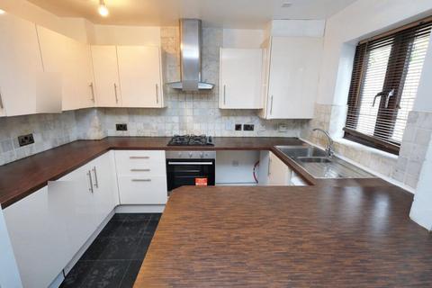 3 bedroom end of terrace house to rent, Hanover Avenue, London, E16