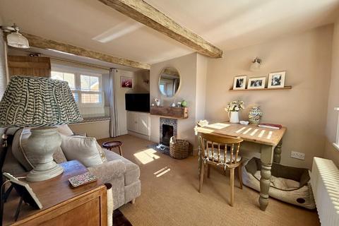 2 bedroom cottage for sale, High Street, Hardingstone, Northampton NN4