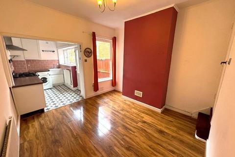 3 bedroom terraced house to rent, Leighton Street, Nottingham, NG3 2FZ