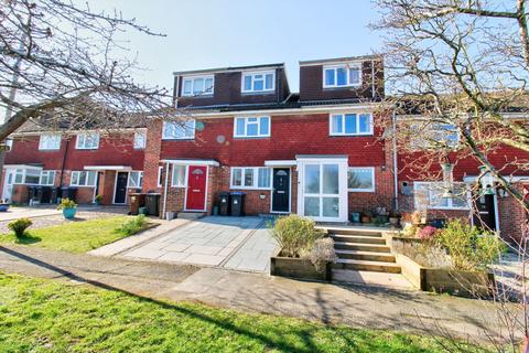11 Bynghams, Harlow, CM19 5NR