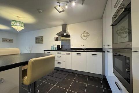 2 bedroom flat to rent, Kingsquarter, Maidenhead, Buckinghamshire, SL6 1AW