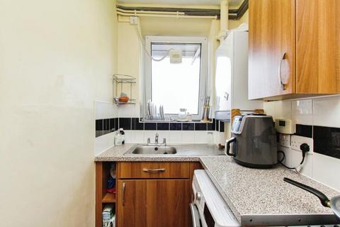 2 bedroom flat for sale, Tent Street, London, E1 5DS