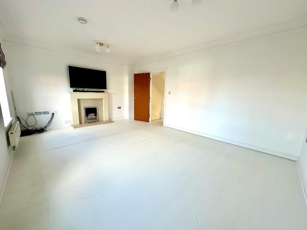 Bedroom 2/ Lounge
