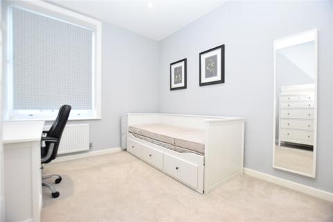 2 bedroom apartment to rent, Flat 6 Mansion Court, 14 Manor Road, London, SE25