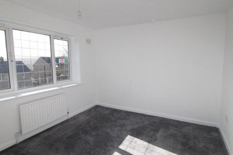 3 bedroom end of terrace house for sale, Whin Knoll Avenue, Keighley, BD21