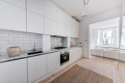 1 bedroom flat for sale, Chesterton Road, London