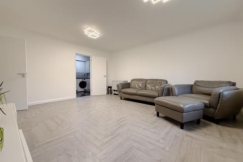 2 bedroom flat to rent, Wren Drive, West Drayton, UB7