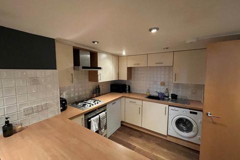 3 bedroom flat to rent, 1 Smillie Court, 17 Regents House, ,