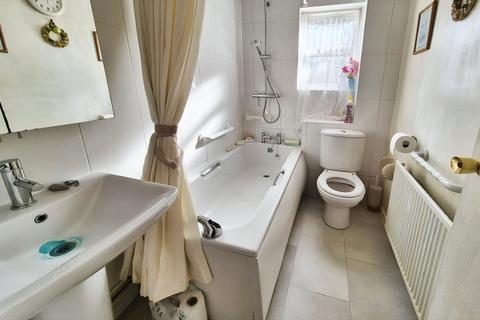 25 Baker Close, Clevedon, BS21 7TW
