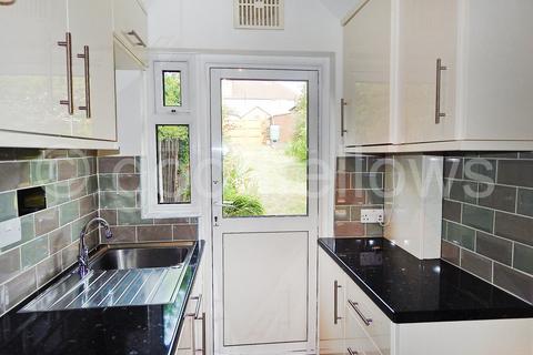 4 bedroom terraced house to rent, Lynmouth Avenue, Surrey SM4