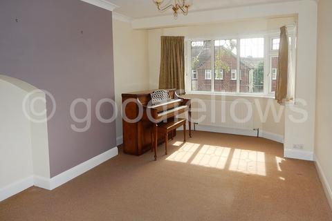 4 bedroom terraced house to rent, Lynmouth Avenue, Surrey SM4