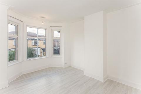 3 bedroom semi-detached house to rent, Lindsay Road, Manchester M19