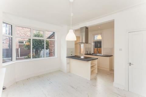 3 bedroom semi-detached house to rent, Lindsay Road, Manchester M19