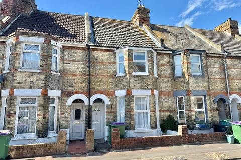 24 Thanet Gardens, Folkestone, CT19 6DF