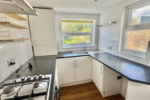 24 Thanet Gardens, Folkestone, CT19 6DF