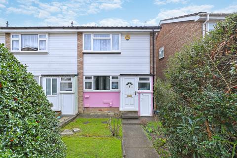 3 bedroom end of terrace house for sale, The Hawthorns, Essex IG10