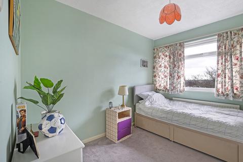 3 bedroom end of terrace house for sale, The Hawthorns, Essex IG10