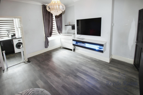 3 bedroom terraced house for sale, Aberford Road, Leeds LS26