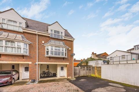 4 bedroom end of terrace house for sale, St. Ronans Road, Hampshire PO4