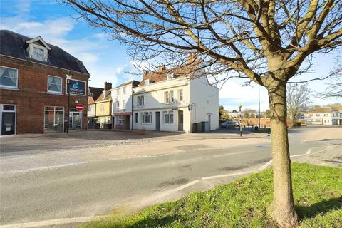 4 bedroom end of terrace house to rent, West Street, Kent ME13