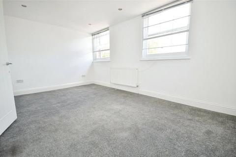 4 bedroom end of terrace house to rent, West Street, Kent ME13