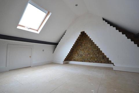 15 Mead Road, Gravesend, DA11 7PP