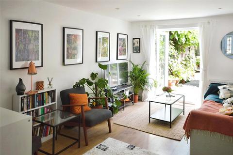 4 bedroom end of terrace house for sale, Swallow Close, London SE14