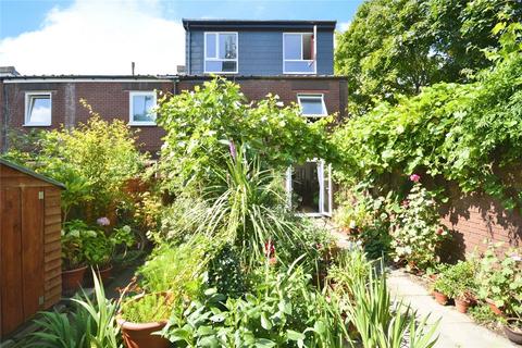 4 bedroom end of terrace house for sale, Swallow Close, London SE14