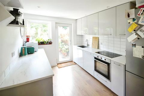 4 bedroom end of terrace house for sale, Swallow Close, London SE14