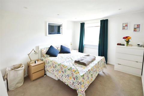 4 bedroom end of terrace house for sale, Swallow Close, London SE14