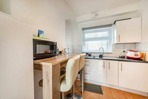 1 bedroom flat for sale, Montem Road, Surrey KT3