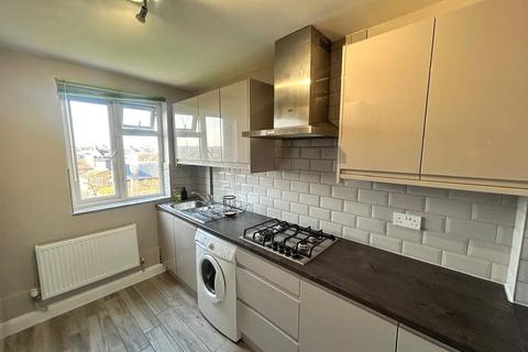 3 bedroom flat to rent, Balham Hill, London SW12