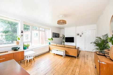 3 bedroom flat for sale, Constance Road, Twickenham TW2