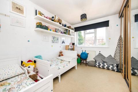 3 bedroom flat for sale, Constance Road, Twickenham TW2