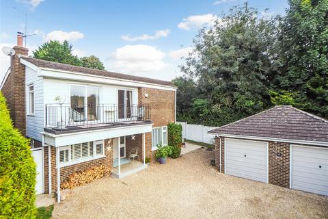 4 bedroom detached house for sale, Lambourne Way, Thruxton, Andover