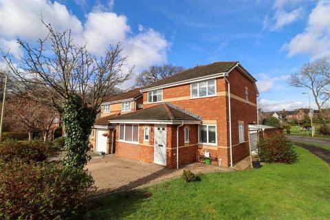 3 bedroom detached house for sale, Gondreville Gardens, Fleet GU52