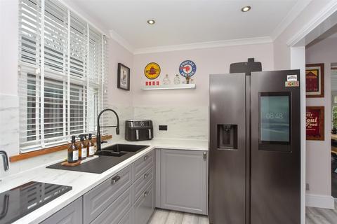 3 bedroom detached house for sale, Hartlip Hill, Hartlip, Sittingbourne, Kent