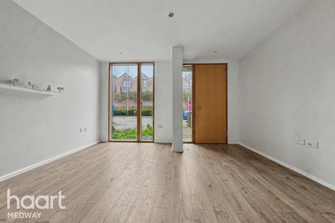 3 bedroom terraced house for sale, Buckley Close, Chatham