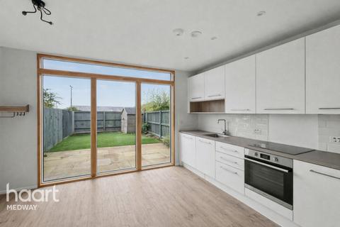 3 bedroom terraced house for sale, Buckley Close, Chatham