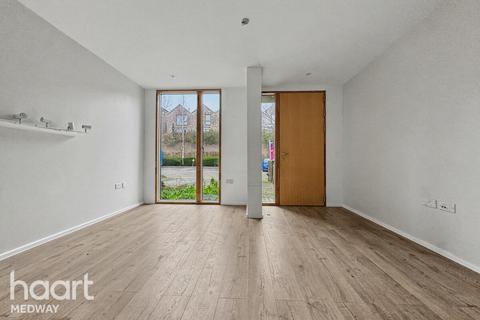3 bedroom terraced house for sale, Buckley Close, Chatham