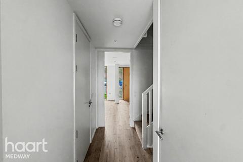 3 bedroom terraced house for sale, Buckley Close, Chatham