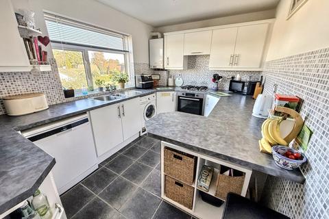 2 bedroom flat for sale, Ferndown