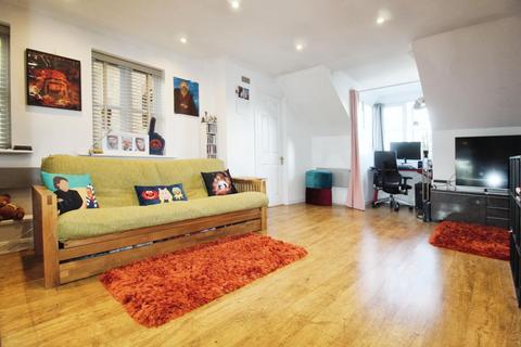 Studio for sale, River Meads, St Margarets