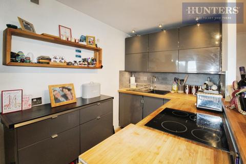 Studio for sale, River Meads, St Margarets