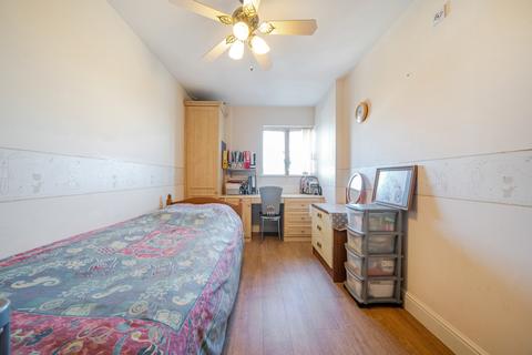 2 bedroom apartment for sale, Ickenham Road, Ruislip, Middlesex