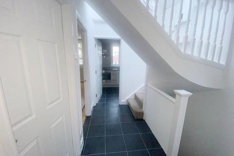 2 bedroom maisonette to rent, Long Lane, Hillingdon, Uxbridge