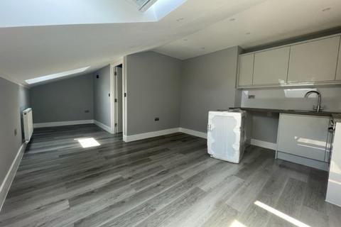 Studio to rent, Barley Way, Fleet, Hampshire, GU51