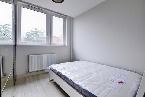 1 bedroom flat to rent, High Street, Uxbridge, UB8