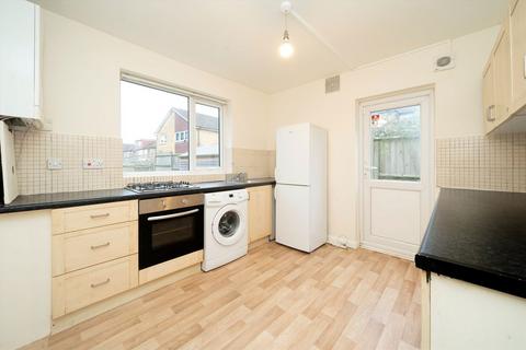 2 bedroom maisonette to rent, Ivy Close, Harrow HA2