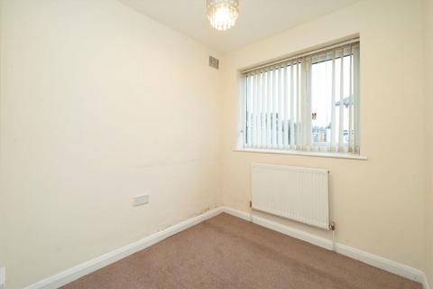 2 bedroom maisonette to rent, Ivy Close, Harrow HA2